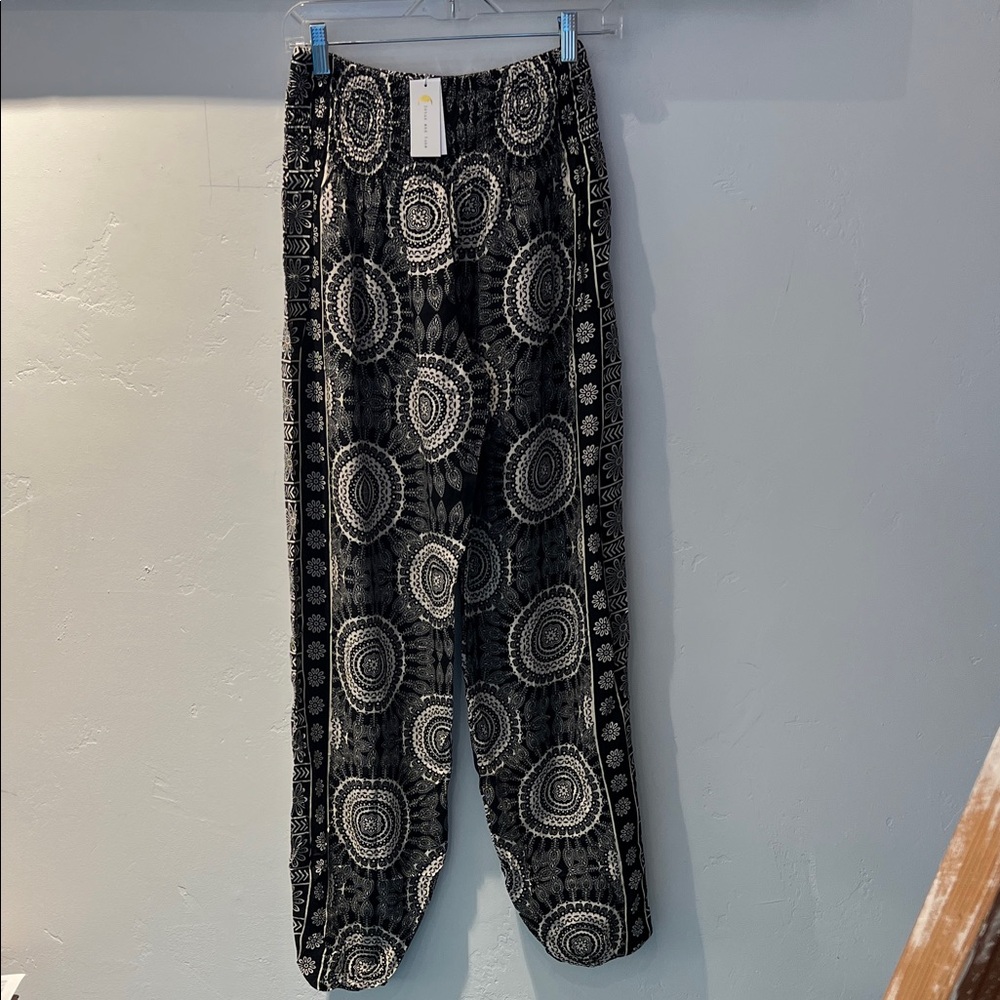Lotus and Luna Black and Cream Patterned Women's Pants size S New with tag